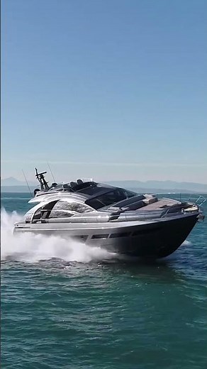 Luxury Yacht - Pershing 8X: paradise on the sea - Ferretti Group