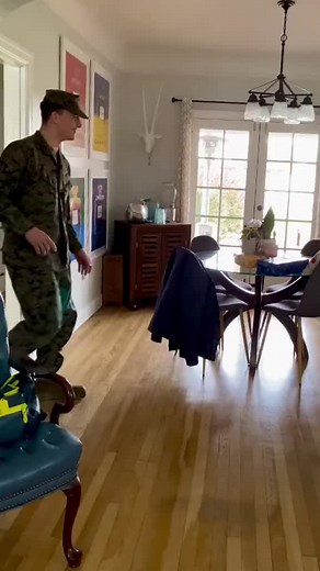 137K views · 10K reactions | Surprising his mom for Christmas #homefortheholidays #marinescominghome #militaryhomecoming | Soldier Cominghome | Facebook
