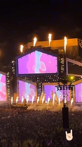 324K views · 821 reactions | Hakan Sabancı ile yaşadığı aşkla gündemden düşmeyen Hande Erçel, sosyal medya paylaşımlarına devam ediyor. Hem dizi hem de reklam anlaşmaları yapan Erçel, Suudi Arabistan'a gitti. Burada bir konsere katılan Hande Erçel'in son paylaşımları da hayranlarını mest etti. | Hurriyet.com.tr | Facebook