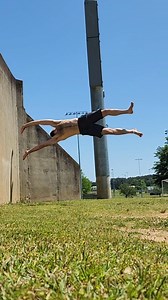 Mario training on this fun wall. | Ronnie Street Stunts