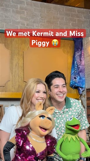 Meeting Kermit and Miss Piggy in real life!!!