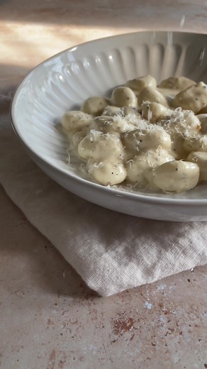 cracked black pepper boursin is the best boursin and you can’t change my mind Ingredients 1 tbsp butter 2 cloves garlic, minced 1 cup half and half 1/2 cup parmesan cheese, grated 5oz package of Cracked Black Pepper Boursin Cheese 16oz package of gnocchi Salt and pepper to taste Parsley for garnish Instructions 1. Cook the gnocchi according to the package instructions, making sure to save at least 1 cup of the cooking liquid before draining. 2. Melt butter in a large skillet over medium heat. Ad