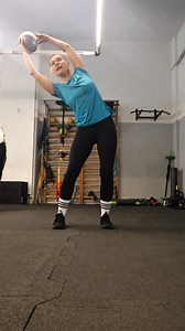 6.9K views · 119 reactions | As-tu un ballon en caoutchouc à la maison ? Laisse échapper un peu d'air et lance-toi dans les exercices avec nous. Équilibre, stabilisation et un peu de renforcement. Alors, tu es partant(e) ? Voici la première partie de notre séance. | Kiné Du Quotidien | Facebook