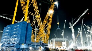 "Big Carl" mit 5000 Tonnen Tragkraft: Größter Kran der Welt baut Atomkraftwerk in England