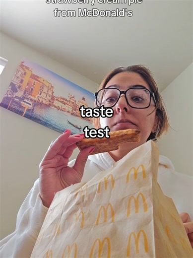 Strawberry cream pie taste test @McDonald’s