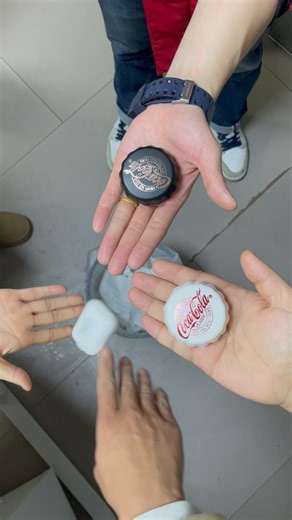 レアなコカコーラキャップ型イヤホン 140 周年限定 T13 超軽量・長時間再生・低遅延 通勤・お出かけにピッタリ #イヤホンおすすめ #通勤イヤホン #ワイヤレスイヤホン #bluetooth #イヤホン #トレンディイヤホン #おしゃれ小物 #プレゼントに最適 #コカコーラ #cocacola #tiktokshop #これ買い #ショッピング #イヤホンレビュー #ガジェット #コカコーライヤホン #キャップ形状イヤホン #超軽量イヤホン #低遅延イヤホン #プラットフォームクーポン