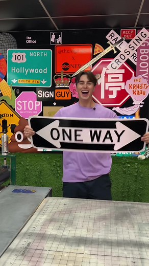 Welcome to sign class #work #signs #asmr #twins #oddlysatisfying #thesignguy #signguy #foryou #foryoupage #fypシ