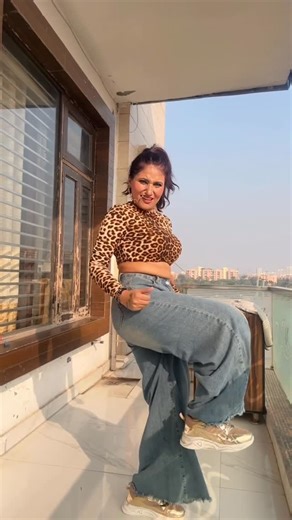 Shalu Bhardwaj | 🔥 “Vibe on. Worries gone.” @diljitdosanjh #dance #réel #trendingnow | Instagram