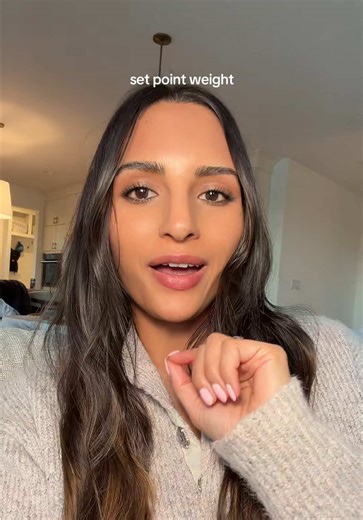 📢 mental health factors into the number on the scale more than a snacking habit does 📢 It took me a year to reset my set point and I’m more grateful for the mental clarity above everything else. #dietculturedropout #intuativeeating