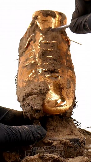 935K views · 12K reactions | Cleaning The Dirtiest Golden Boot Ever! #cleaning #cleaningthedirtiest #cleaningmotivation #cleaningreel #asmr #cleaningasmr #football #futbol #soccer | Cleaning The Dirtiest | Facebook