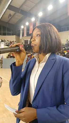 En présence du président de la fédération congolaise de Boxe , le général Ferdinand Ilunga Luyoyo , nous avons eu l’honneur d’être speaker second en coanimation avec Wets Ndukumia lors de la 34 ème édition des championnats nationaux de boxe en RDC . Cet grand événement sportif qui a connu la participation de plus de cent cinquante pugilistes venus des différentes provinces de la RDC s’est tenu au gymnase de stade de martyrs de la Pentecôte à Kinshasa pour une période d’une semaine soit du 4 au 1