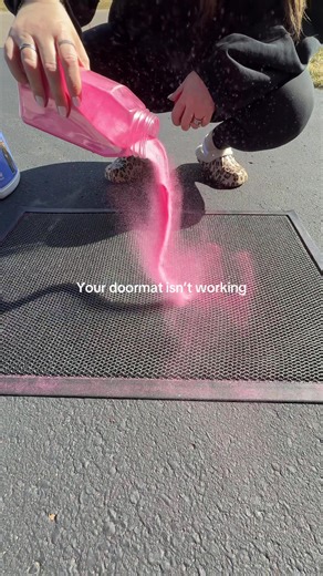 If you’re tired of dirt, mud, and pet paws getting tracked all through your house, this muddy mat is a game changer. The 3D mesh design actually traps dirt and debris inside the mat instead of letting it sit on top like a regular doormat. Perfect for dog owners, busy families, or anyone dealing with muddy shoes @Muddy Mat #tiktokshopspringglowup #homehack #dogownerlife #cleanhome #muddymat