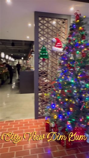 SF CHINATOWN Today on Instagram: "CITY VIEW Dim Sum @cityviewdimsum 662 Commercial St Not quite the OG Dim Sum 4 Kings but good enough .. no Egg Tarts but Sesame Ball with red bean paste is a good replacement! 👑HAR GOW (shrimp dumplings), 👑SIU MAI (pork & shrimp dumplings), 👑CHA SIU BAO (BBQ pork buns) 👍SESAME BALL Started with the 👑 and onto a few other favorites #sanfranciscochinatown #chinatownsanfrancisco #chinatown #dimsum #yumcha siumai shrimpdumpling madeinchinatown sanfrancisco yelp