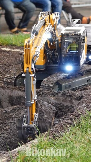 195K views · 3.9K reactions | RC Construction Vehicles working - 1/14 scale RC Dump Truck at Modell Leben Erfurt #excavator #digger #bagger #dumptruck | Bikonkav | Facebook