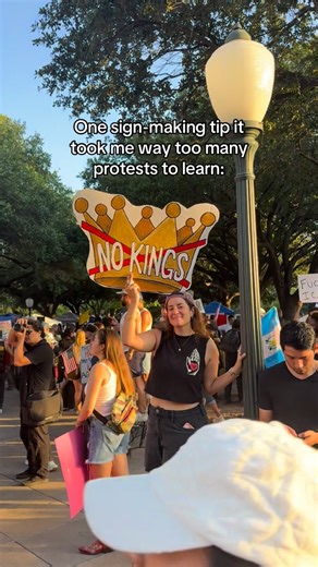 𝐫𝐞𝐚𝐝 𝐫𝐞𝐜𝐞𝐢𝐩𝐭𝐬 𝐛𝐲 𝐜𝐡𝐚𝐧𝐭𝐚𝐥 on Instagram: "Don’t be the sign that blocks the message! Follow me for more extremely obvious protest tips and tricks :) The next No Kings protest is tomorrow—so here’s a little video I made of my sign from the last No Kings protest in Austin, TX if you need some sign inspo! Stay safe out there, folks! ❤️ xoxo @chantagold #nokings #signinspo #protestsign #signideas #nokingsprotest #nomonarchs #austintx #atx #protestsignideas"