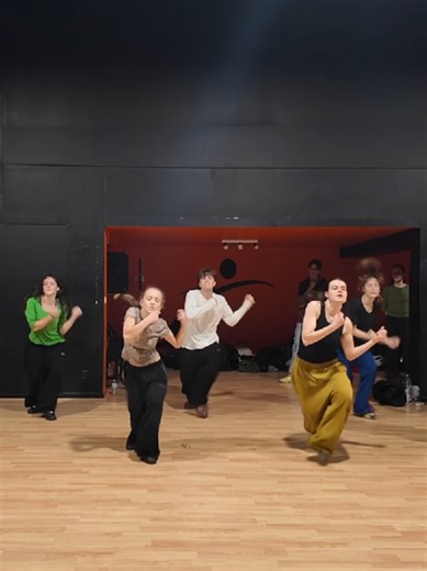 What a choreo 🤯 @Iebe Cobbaut Banger de @Boss lady 💋🪖 #theodora #dancer #choreo #choreography