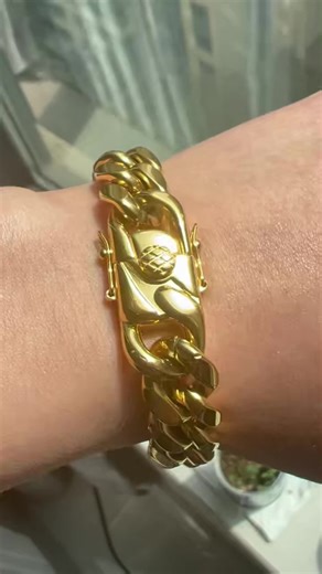 Stunning Heavy Duty Jewelry Showcase