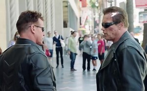 【另推荐】施瓦辛格化妆成蜡像恶搞路人|i will be back！偶遇冒牌货