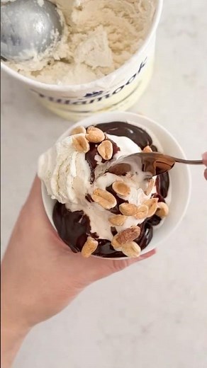 🍦How to Make a Peanut Buster Parfait at Home!