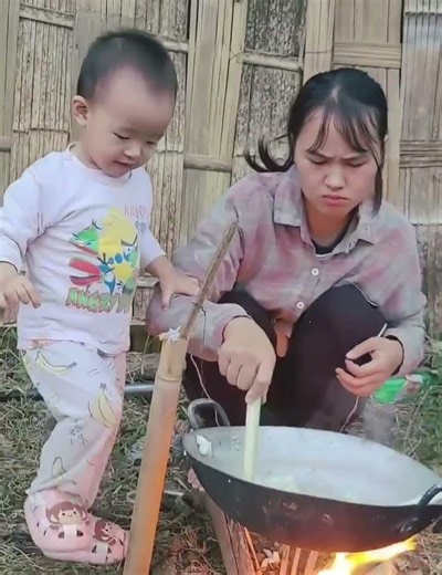 single mum cooking food for baby she good cooker
