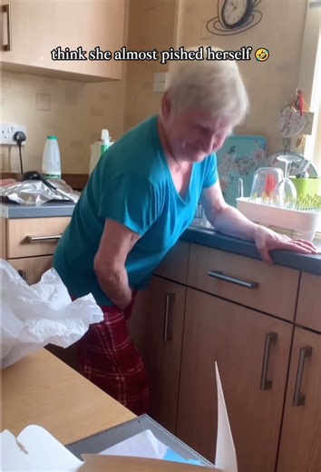 boom gift prank#funny #fyp #usa #fail #viral | gifts