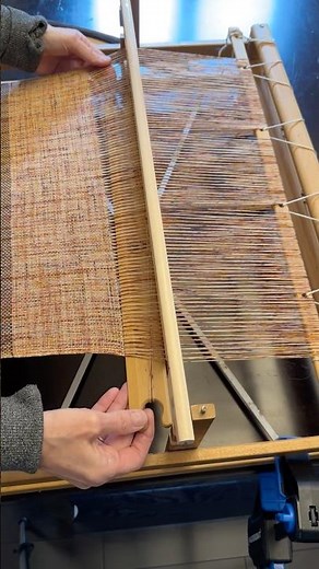 This Warp Extraction Technique Is Brutal #weaving #efficient #craft