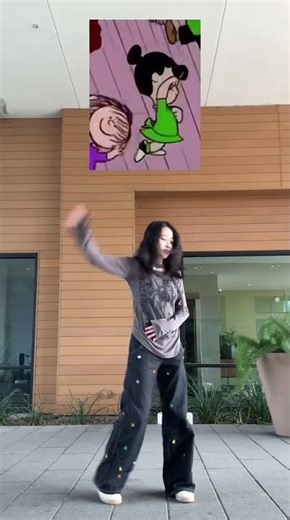 Doing Dance Moves from "Charlie Brown" | 跟着查理布朗学跳舞