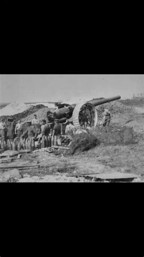 British BL 6-inch Mk VII naval guns mounted on field carriages in action during the First World War. Es: Cañones navales británicos BL de 6 pulgadas Mk VII montados en carros de campaña en acción durante la Primera Guerra Mundial -Battleship Yamashiro | Guerras Historicas