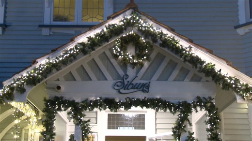 Christmas can be a particularly difficult time of year following the loss of a loved one. On Sunday, the Sibuns team was honoured to welcome many of the families we have assisted throughout the year, along with friends of Sibuns, to our annual Tribute in Lights. The manor was beautifully illuminated with Christmas lights, including our remembrance tree, creating a peaceful space for reflection, remembrance, and connection. We extend our sincere thanks to Deputy Mayor Desley Simpson who once agai