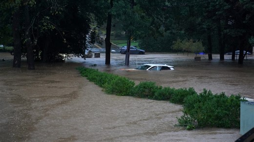 Tennessee hospital floods, forcing 'dangerous' helicopter rescue
