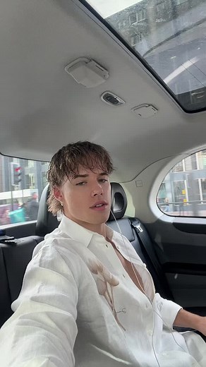 Taxi Dances: A Look into the World of Taxi Drivers and Passengers