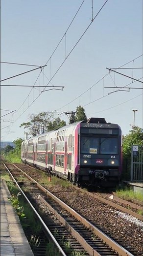 RER C - Looking classy, the Z20500 Carmillon lit by a stunning sunset #rerc