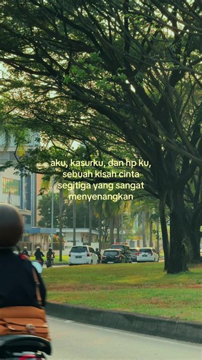 Aku, Kasurku, dan HP Ku: Kisah Cinta Segitiga yang Menyenangkan