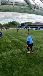 Every Goalkeeper Needs a Defender Like This! . . 🧤 @theonegloveco . . . . . . #goalkeeper #goalkeeping #portero #gardiendebut #keeper #goalie #goalkeepertraining #goalkeeperlife #torwart #vratar #brankar #målmand #guardameta #maalivahti #guardaredes #portar #arquero #målvakt #bopotap #bpatap #pov #bpatapb #golman #golour #kiddegea #degea #ogsquad #reels #highlights | Kid De Gea