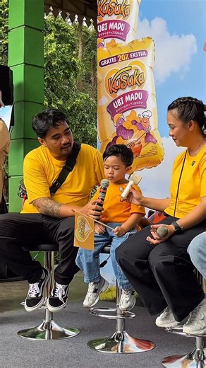 Dmitriev ‘ABE’ Abraham on Instagram: "Coba liat onty angkel ! Ponakanmu jadi BA Kusuka Ubi @kusukachips 🥹 bangga pol kannn~ jangan lupa follow yaa biar bisa tau update gebrakan Abe bersama Kusuka Ubi ! Thank you Onty Angkel yang sudah meramaikan ragunan kemarinnnn 🫶🏻"