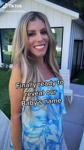 Baby name reveal 👶🏼 didn’t go as planned @matt.slays #namereveal #pregnancy #shrekinthesky