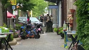 #BREAKING Another mass shooting. This time just 25 miles north of Chicago during a 4th of July parade. At least 6 dead. Dozens injured. As of this writing, suspect is on the run and considered armed and dangerous. Police telling people to shelter in place. #activeshooter #massshooting #highlandpark https://www.cnn.com/us/live-news/illinois-shooting-july-fourth-parade-07-04-22/index.html | Paul Mueller