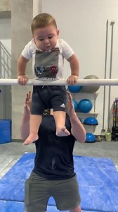 O baby mais forte do mundo é o filho do Arthur Zanetti 👶🏻💪🏻🥰 🎥 Arthur Zanetti | Time Brasil