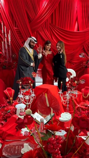 Khalid Sabah on Instagram‎: "هنا اول ما دخلنه وتفاجئنه بجمال الشغل والتصميم الراقي ، دائماً نوثق لحظاتنا المميزه والحلوه بالاماكن الصح وويه الناس الصح والكل يعرف انو البروبوزل جنت متفق ويا دينا وسوينا وجانت المفاجئه والنتيجه تخبل ، ف اكيد سوينا الحنه هم .. شكراً دينا وانتي من الناس الي نفتخر بشغلهم ✨ #explore #wedding #romantic #خالدوصفا♥️ #صفاوخالد"‎