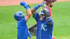 'A great man': Johnny Bench congratulates Salvador Pérez on home run record