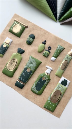 Lizzie Anne on Instagram: "#ad Just like Disney’s Tiana, I strive to make my dreams real through focus and drive. I am so excited to partner with Bath and Body Works for their enchanting Disney Princess collection out now 🕯️ Which scent would you pick: gardenia, water lily, coconut, jasmine, or rose? #bathandbodyworks"