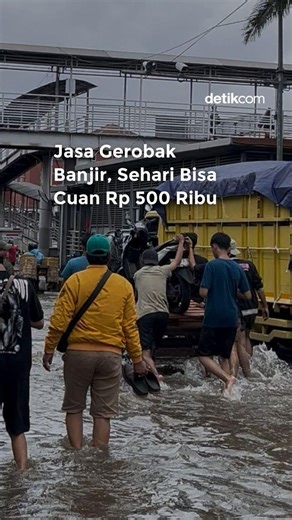 Video: Jasa Gerobak Banjir Bisa Raup Cuan Rp 500 Ribu Per Hari