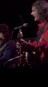 Hey Mr Tambourine Man, play a song for me 🎶👋 The Byrds live on The Midnight Special - full performance on our YouTube 📺 Wear your love for TMS on your sleeve and shop our exclusive merch NOW at https://themidnightspecial.myshopify.com #themidnightspecial #thebyrds #70smusic | Burt Sugarman’s The Midnight Special