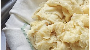 Easy way to make perfect roti (parathas) using a non-traditional method and ingredient. This is a tutorial for beginners who want to have success making parathas (roti)! Link to full recipe: https://metemgee.com/2020/01/15/easy-paratha-oil-roti/ Link to traditional roti recipe: https://metemgee.com/2013/02/20/roti-roti-paratha-oil-roti/ | Metemgee