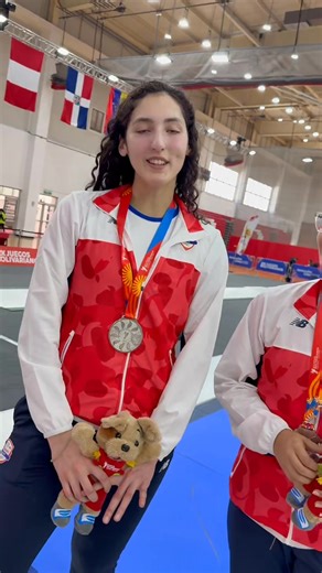 🇵🇾 #TeamParaguay | Juegos Bolivarianos Ayacucho - Lima 🇵🇪 2025 ✅ #Esgrima 🤺 | ¡LA EMOCIÓN DE NUESTRAS MEDALLISTAS! 🤩 🙋🏻‍♀️ Montserrat Viveros - Plata espada individual femenino🥈 🙋🏻‍♀️🙋🏻‍♀️🙋🏻‍♀️🙋🏻‍♀️ Janine Hanspach, Montserrat Viveros y Jimena Cabrera - Plata espada por equipos femenino 🥈 #ParaguayPuede #VamosParaguay | Comité Olímpico Paraguayo