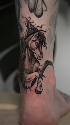 Jody Knight Tattoo on Instagram: "Small tattoos can be fiddly as they are, but on this one we were working with some other elements to add to the challenge 💫"