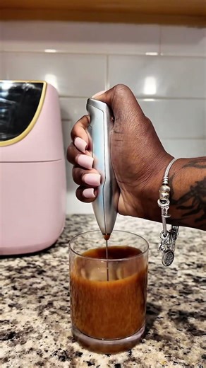 Cozy Morning: Make Iced Coffee With Me (Simple + Affordable) 🎀☕️ #icedlatte