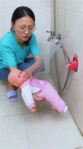 Vacuum Suction Shower Head Holder #Shorts #YouTubeShorts #Viral #Trending #FYP #ytshorts #GiftIdeas