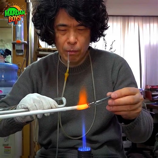 977K views · 12K reactions | The process of making a neon sign by bending glass tubes | Ultra Process | Facebook