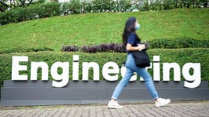 Wondering how to maximise your opportunities as a student in NUS Engineering? Check out the Engineering Scholars Programme and discover what a day in the life of an E-scholar looks like: from free campus boarding, to guaranteed overseas internship opportunities! #ShapingTheFuture #NUSLife NUS Engineering students can now enjoy a NEW Common Curriculum jointly developed with NUS School of Design & Environment. Explore courses that cut across both disciplines to expand your portfolio of skills and 